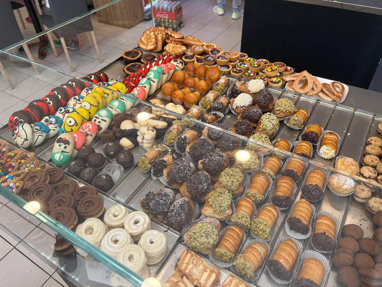 Colazione caffè e brioche